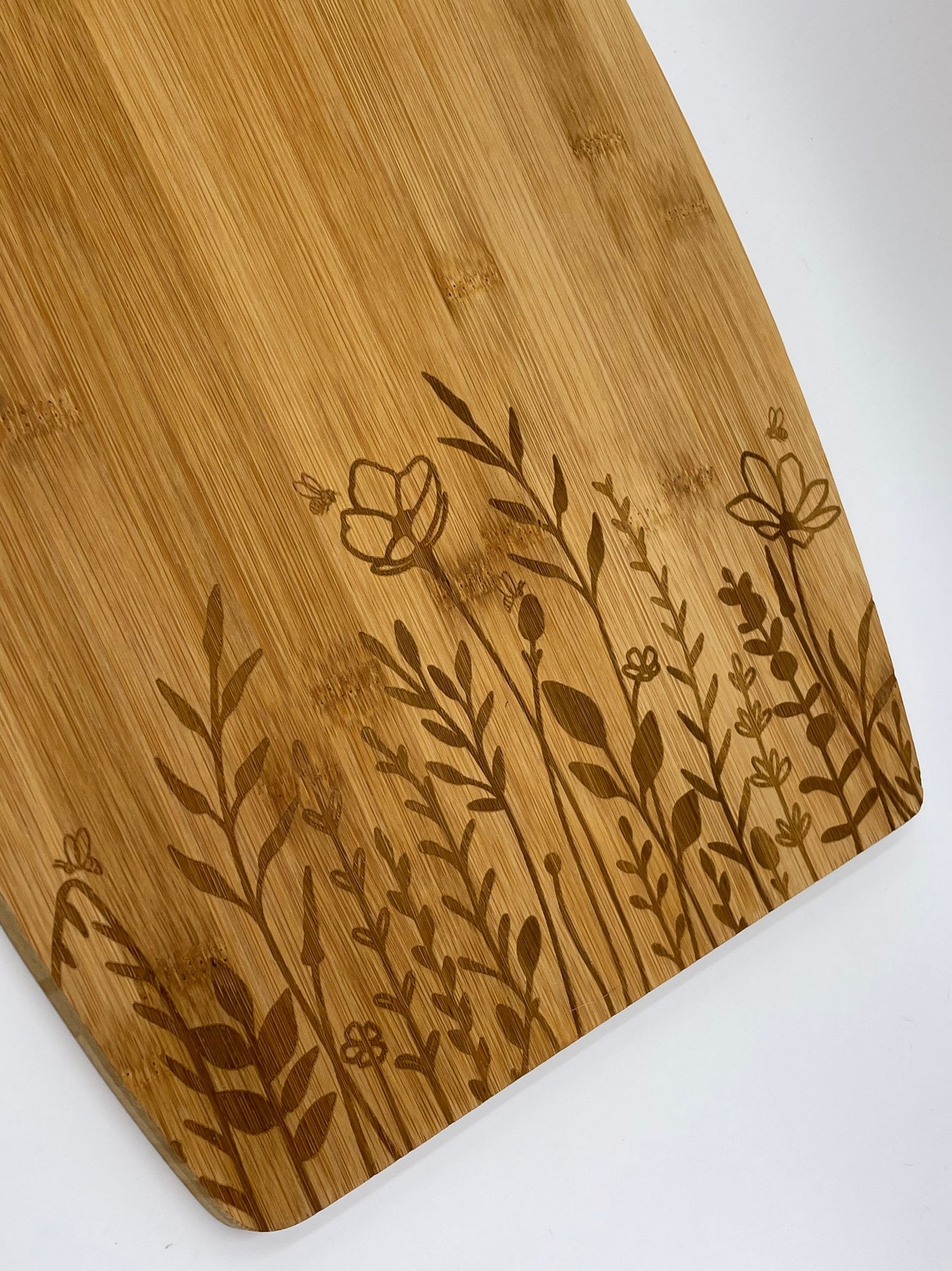 Engraved Wildflower and Bee Bamboo Cutting Board, Home Decor