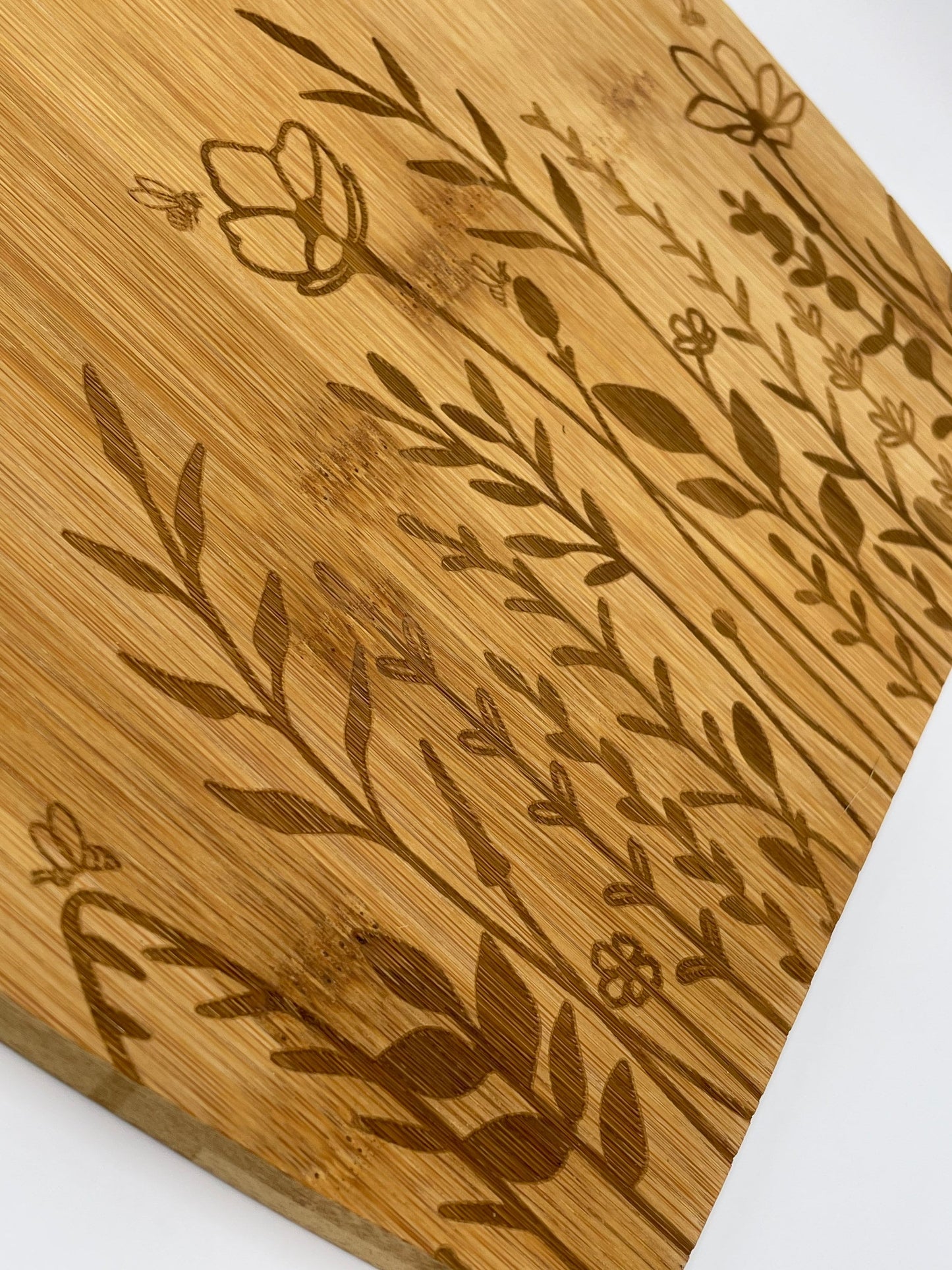 Engraved Wildflower and Bee Bamboo Cutting Board, Home Decor